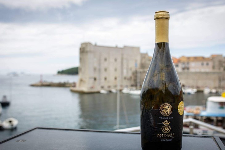 Malvaziju Korona je  nedavno u Dubrovniku predstavio hrvatski sommelierski šampion Siniša Lasan  (FOTO: Arhiv vinarije Franković)