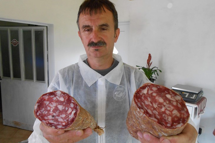 Boja dobra, miris odličan, arome izvrsne, konzistencija solidna, još malo zrenja i bit će savršena!