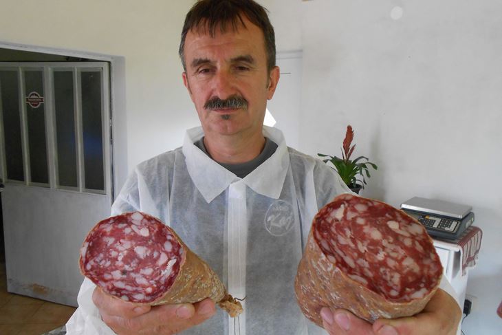 Boja dobra, miris odličan, arome izvrsne, konzistencija solidna, još malo zrenja i bit će savršena!