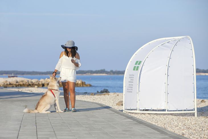 Plažu za pse u lučici Portić uredila je Turistička zajednica Vodnjana