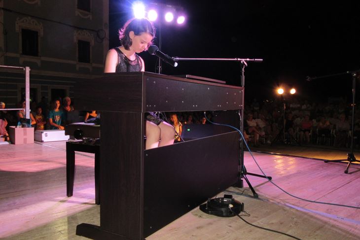 Olivia Malbon na pozornici u Fažani