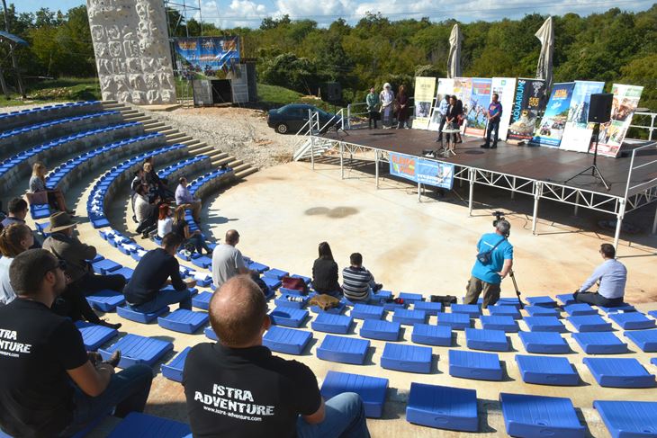 Koncertna Arena u Glavani Parku (D. MEMEDOVIĆ)