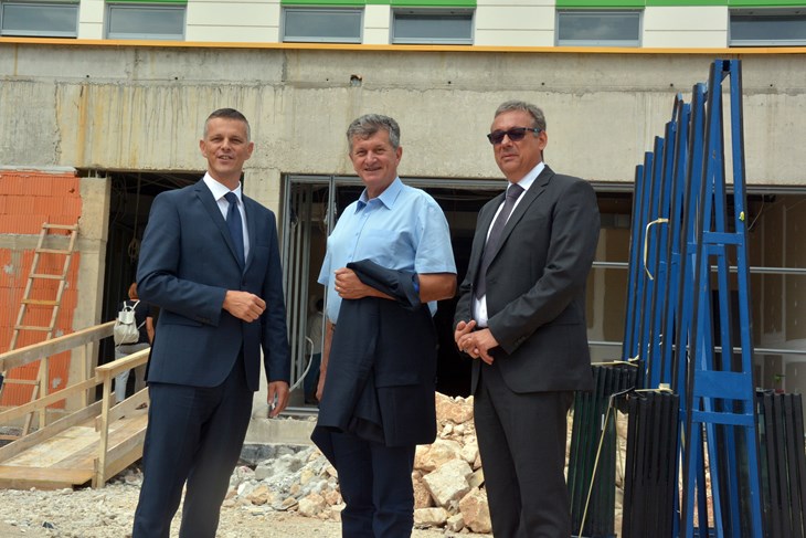 (N. LAZAREVIĆ)