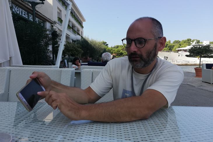 Domagoj Margetić pokazuje prijeteće poruke